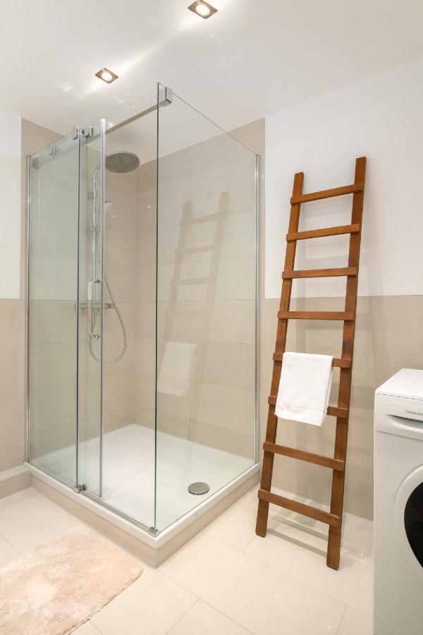 Unique Zentral Gelegene 2 Zimmer Maisonettewohnung Inkl Tiefgaragenplatz Villingen-Schwenningen Luaran gambar